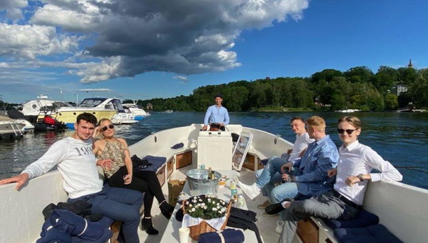 100% Electric Open Boat Private Hire - Photo 2